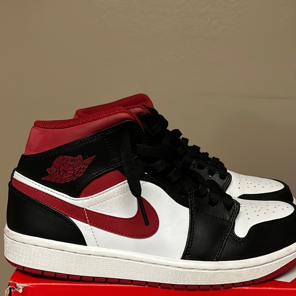 Jordan One Mid